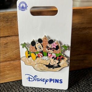 Disney Pins Mickey and Minnie Beach Pin - Multicolor
